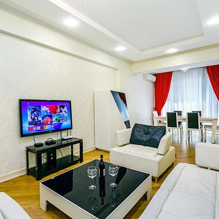 Park Azure Vip Apartment By Baku Housing Esterno foto